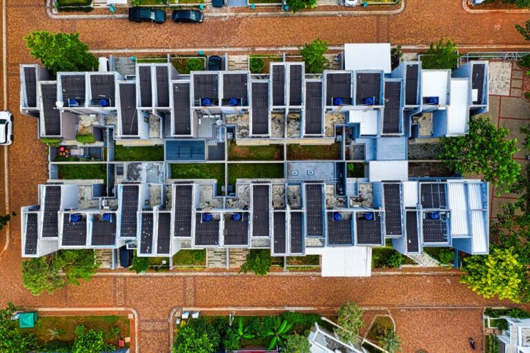 Strategi Investasi Properti Berkelanjutan dengan Energi Terbarukan